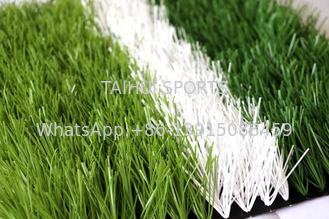 50 mm Pile Height Synthetisch PE materiaal Tuinversiering Kunstgras tapijt Voor voetbalveld